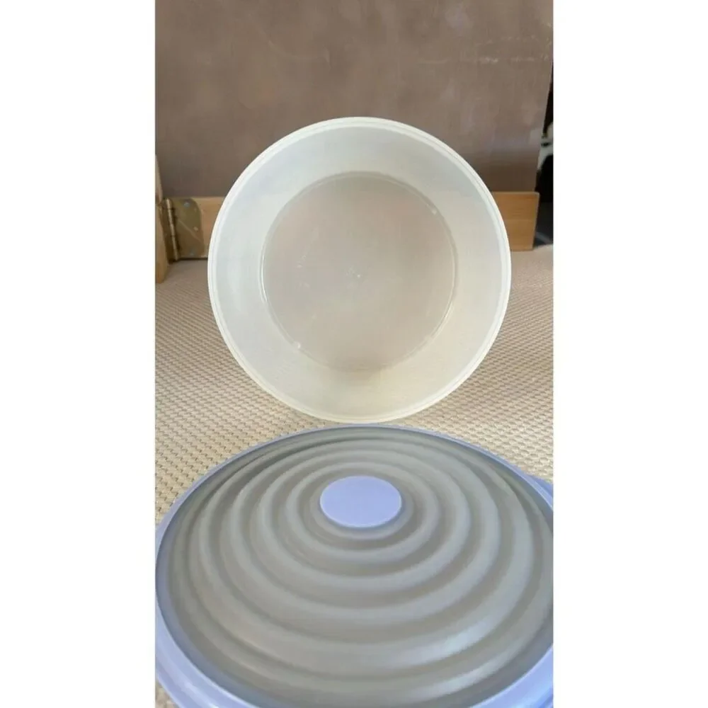Tupperware Stuffable Bowl Large Deep Round 8 Cups  Light Blue  Round Lid
